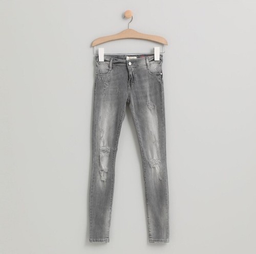 Jeans super skinny strappati